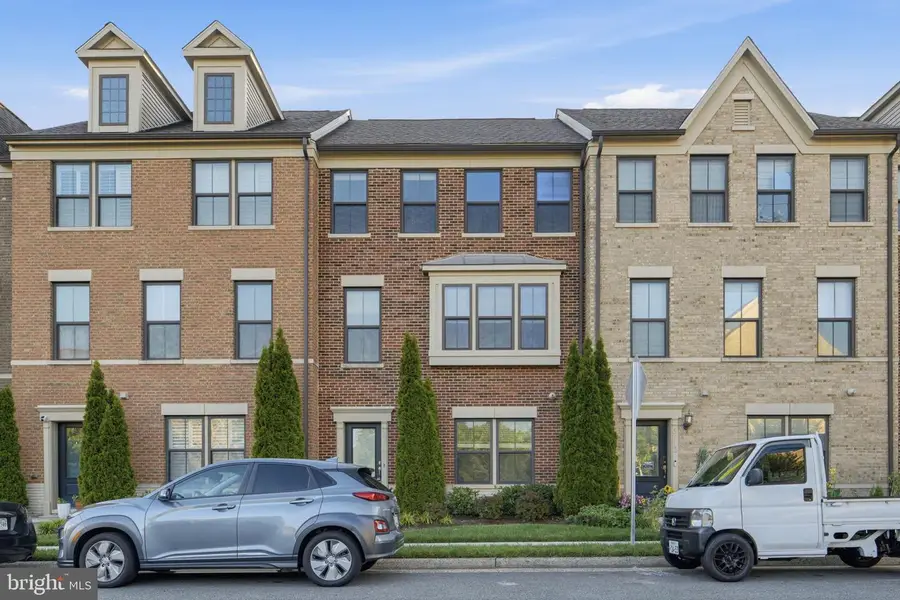 3714 Powell Ln, Falls Church, VA 22041 - #2