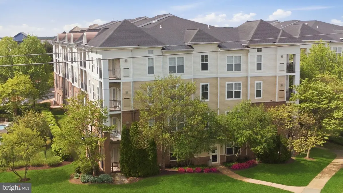 3810 Lightfoot St #402, Chantilly, VA 20151 - #1