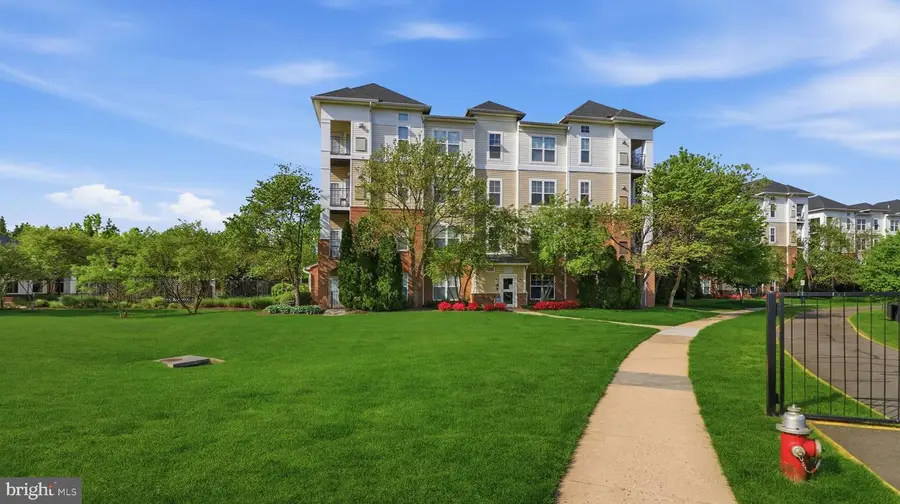 3810 Lightfoot St #402, Chantilly, VA 20151 - #2