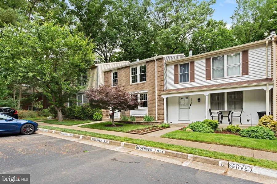 2303 Middle Creek Ln, Reston, VA 20191 - #3