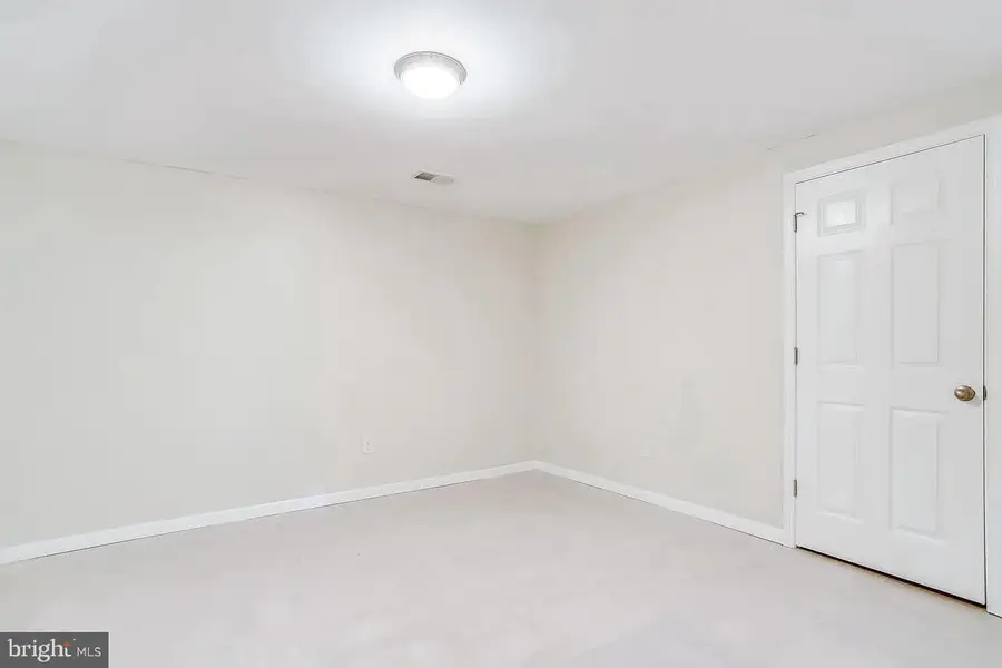 8334 Terra Grande Ave, Springfield, VA 22153 - #2
