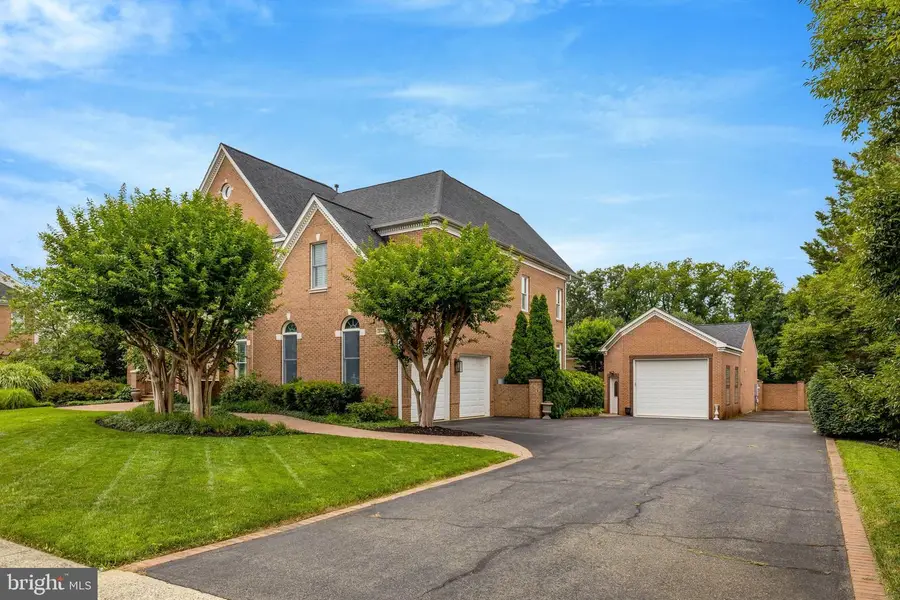 2006 Lord Fairfax Rd, Vienna, VA 22182 - #3