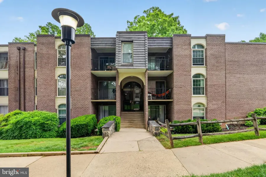 3330 Woodburn Village Dr #33, Annandale, VA 22003 - #2