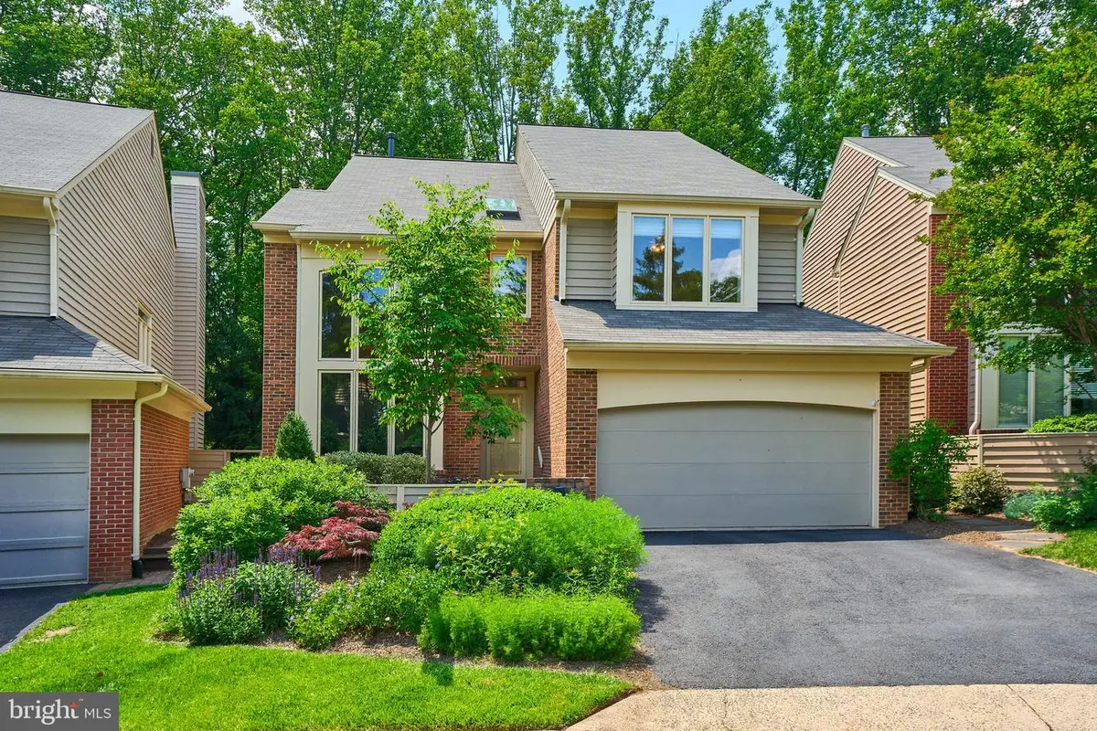 1402 Hemingway Ct, Reston, VA 20194 - #1