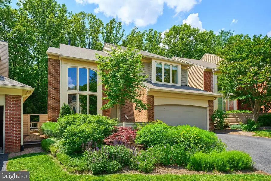 1402 Hemingway Ct, Reston, VA 20194 - #2