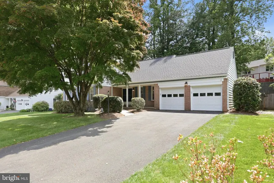 219 Apple Blossom Ct, Vienna, VA 22181 - #2