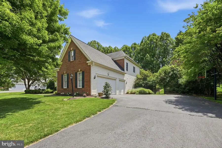 11693 Caris Glenne Dr, Herndon, VA 20170 - #2