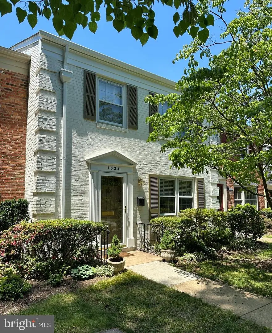 7024 Alicent Pl, McLean, VA 22101 - #1