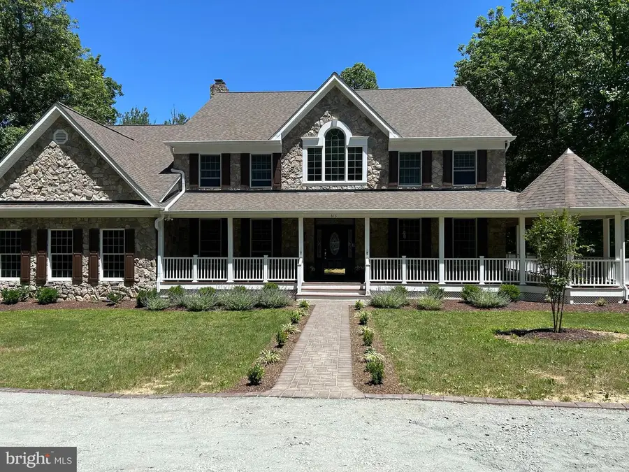 813 Blacks Hill Rd, Great Falls, VA 22066 - #2