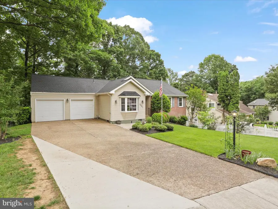 5281 Navaho Dr, Alexandria, VA 22312 - #2