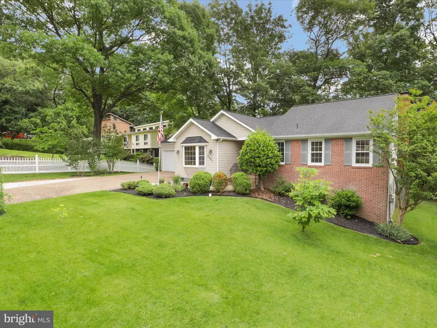 5281 Navaho Dr, Alexandria, VA 22312 - #3