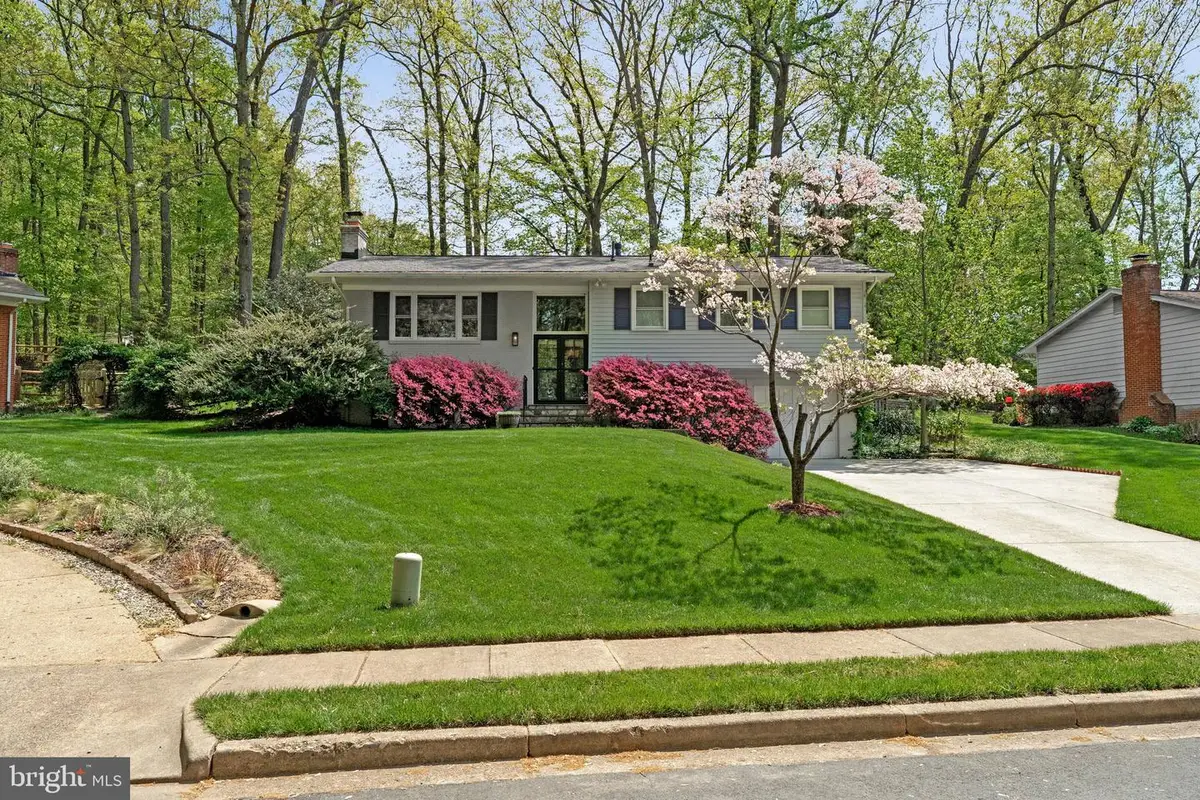 1713 Pine Valley Dr, Vienna, VA 22182 - #1