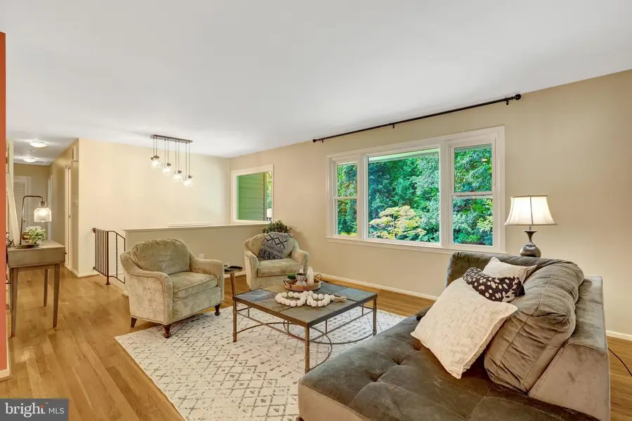 1713 Pine Valley Dr, Vienna, VA 22182 - #3