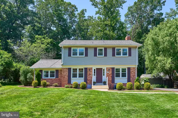 12012 Wayland St, OAKTON, VA 22124