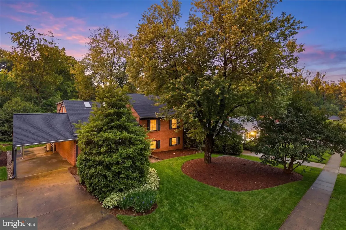 8805 Stark Rd, Annandale, VA 22003 - #1