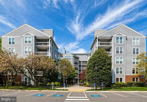3176 Summit Square Dr #4-a3, OAKTON, VA 22124