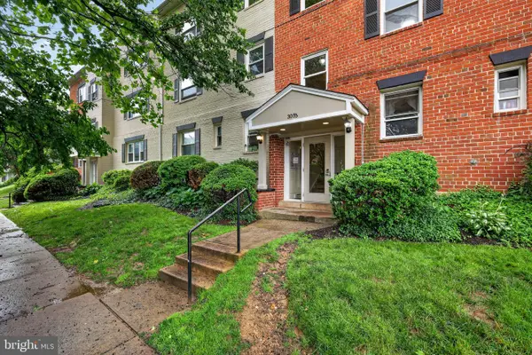 3053 Patrick Henry Dr #202, FALLS CHURCH, VA 22044