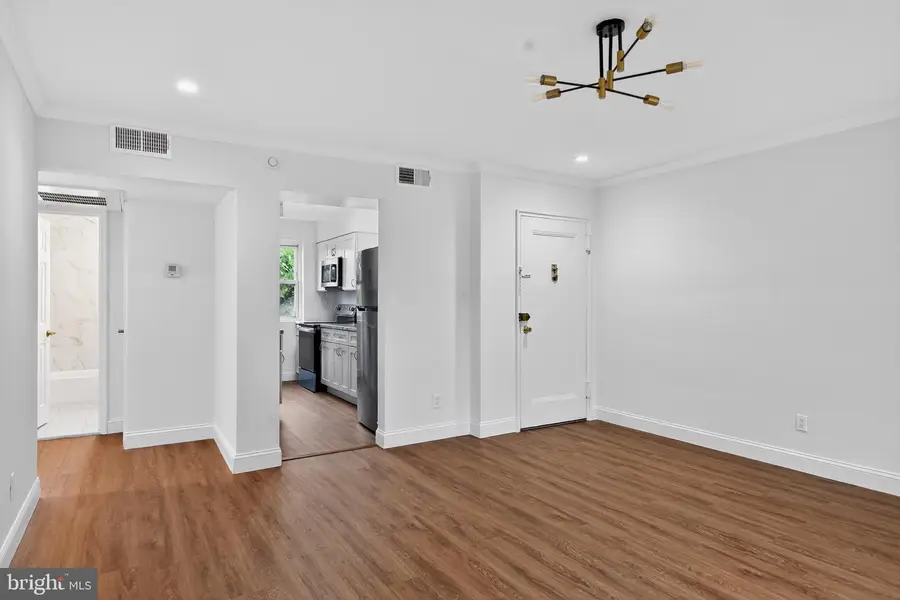 3053 Patrick Henry Dr #202, Falls Church, VA 22044 - #2