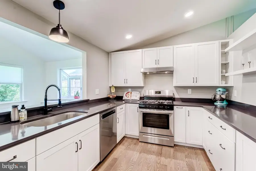 11926 Appling Valley Rd, Fairfax, VA 22030 - #2
