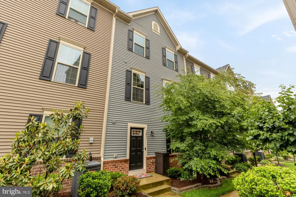 7831 Francis Dickens Ln, Annandale, VA 22003 - #1