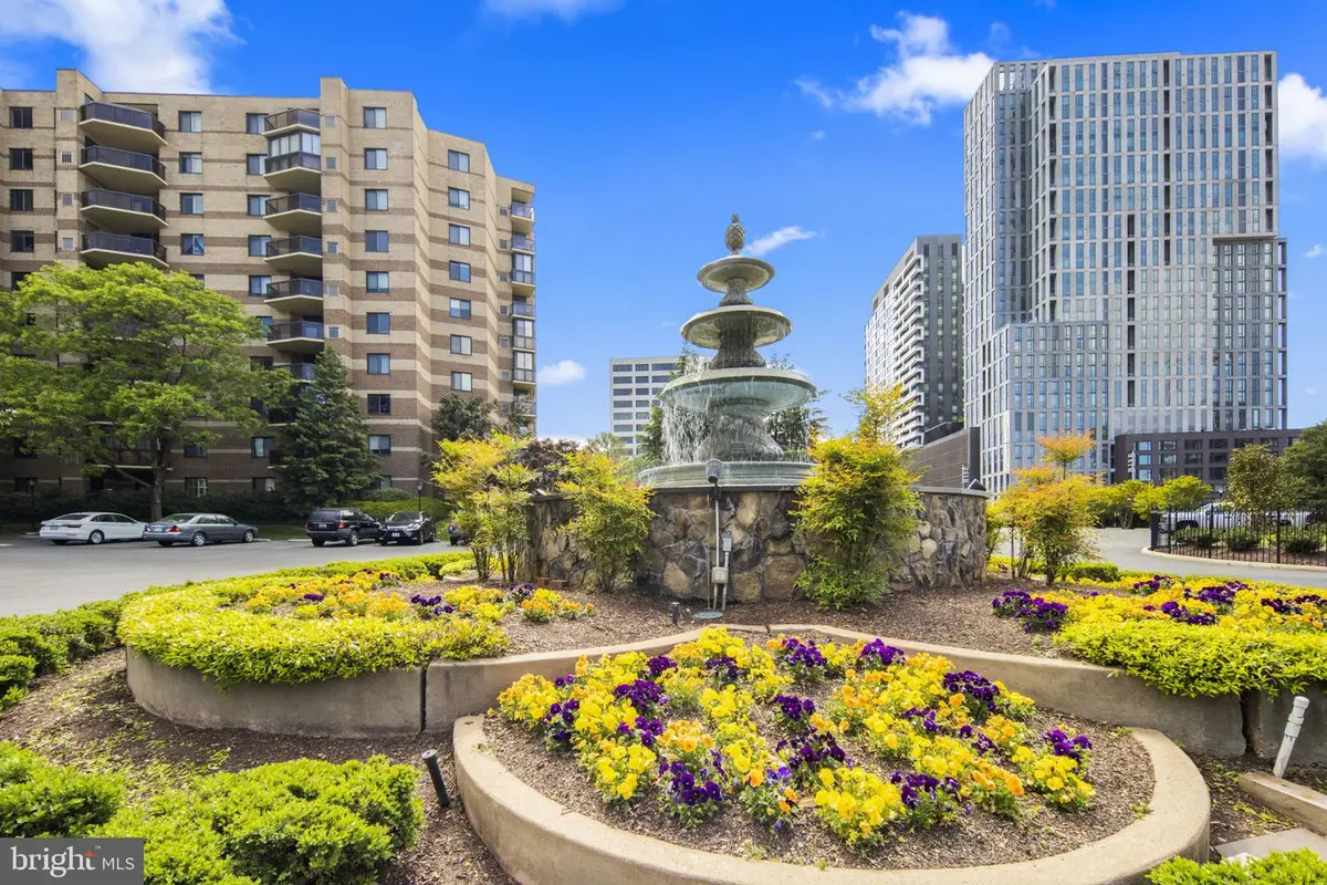 8360 Greensboro Dr #102, McLean, VA 22102 - #1
