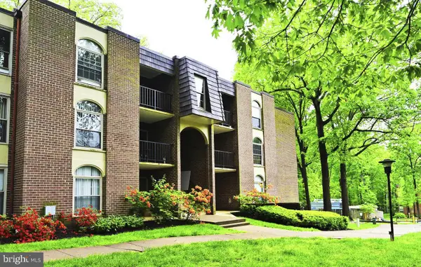 3318 Woodburn Village Dr #32, ANNANDALE, VA 22003