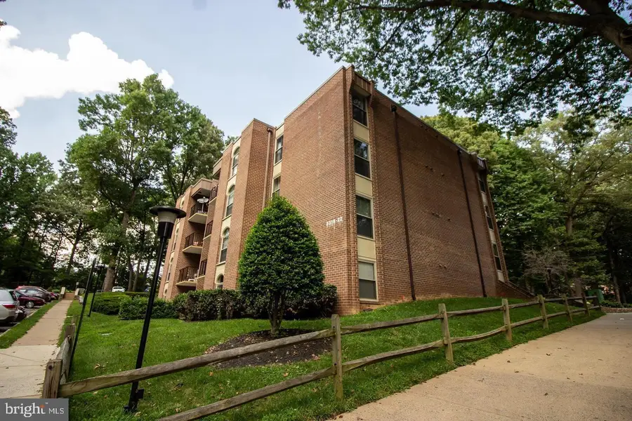 3318 Woodburn Village Dr #32, Annandale, VA 22003 - #3