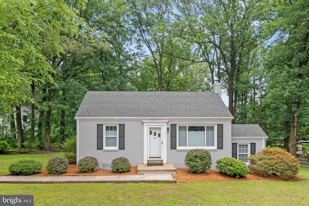 12131 Waples Mill Rd, Oakton, VA 22124 - #1