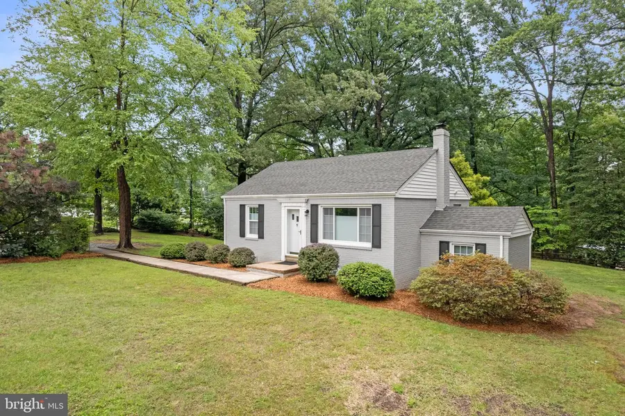 12131 Waples Mill Rd, Oakton, VA 22124 - #2