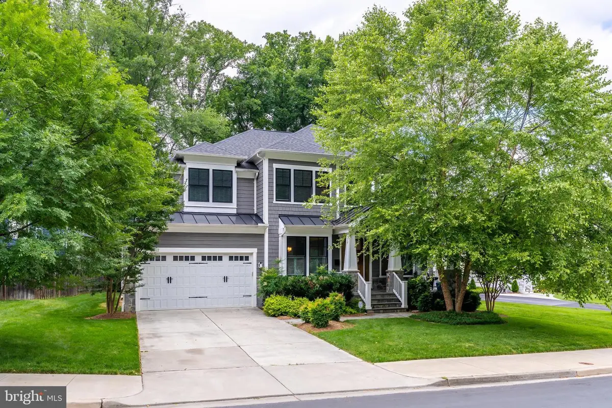 916 Desale St Sw, Vienna, VA 22180 - #1