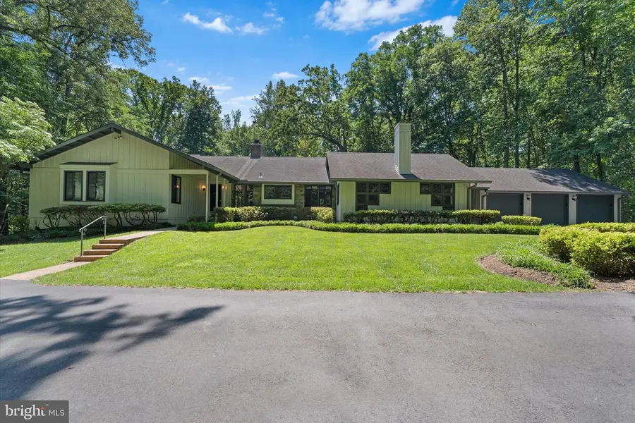 8000 Seven Hills Ct, Clifton, VA 20124 - #2