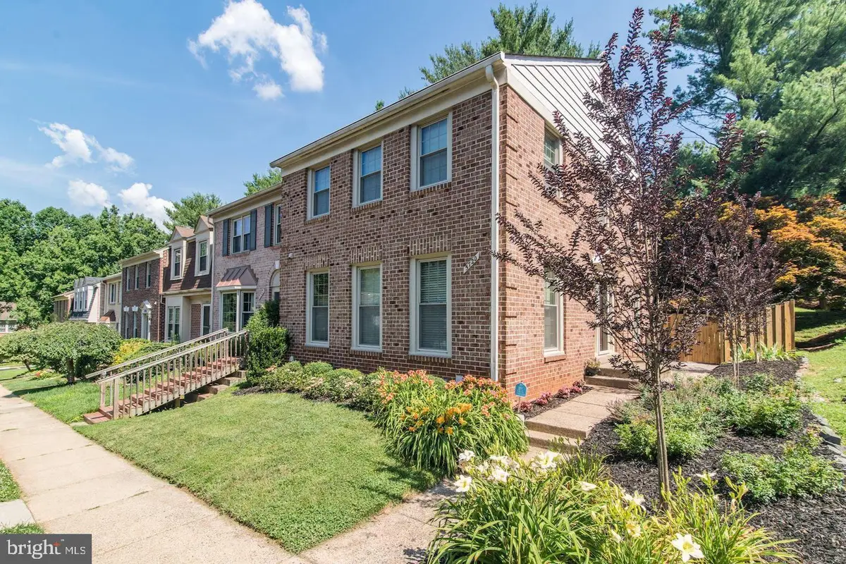 5720 Crownleigh Ct, Burke, VA 22015 - #1