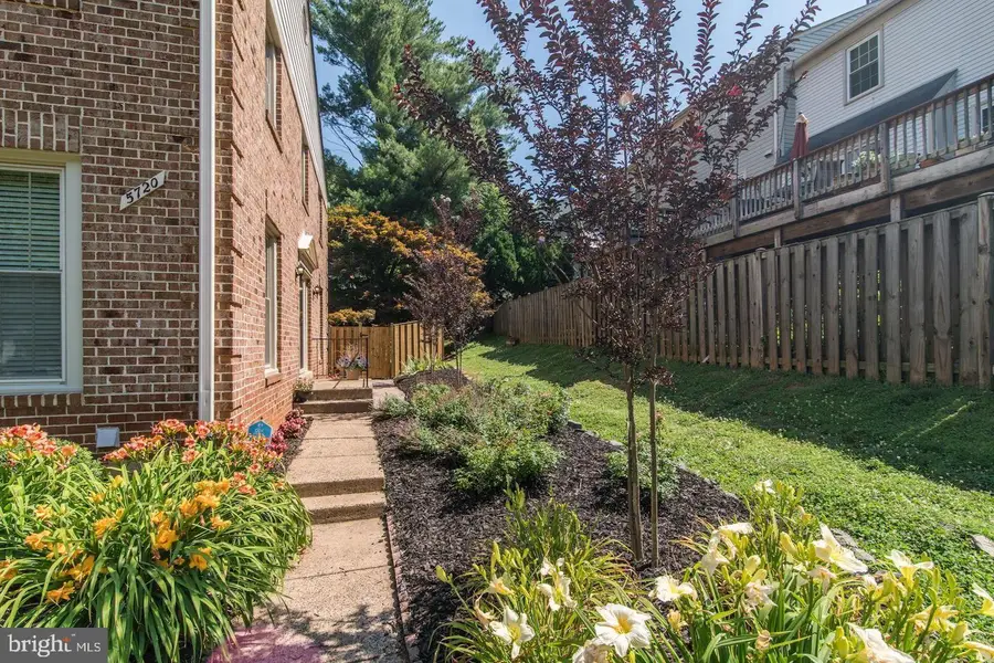 5720 Crownleigh Ct, Burke, VA 22015 - #2