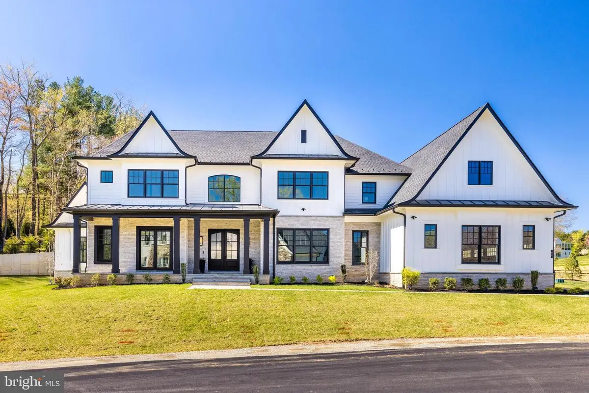 952 Walker Rd, Great Falls, VA 22066 - #1