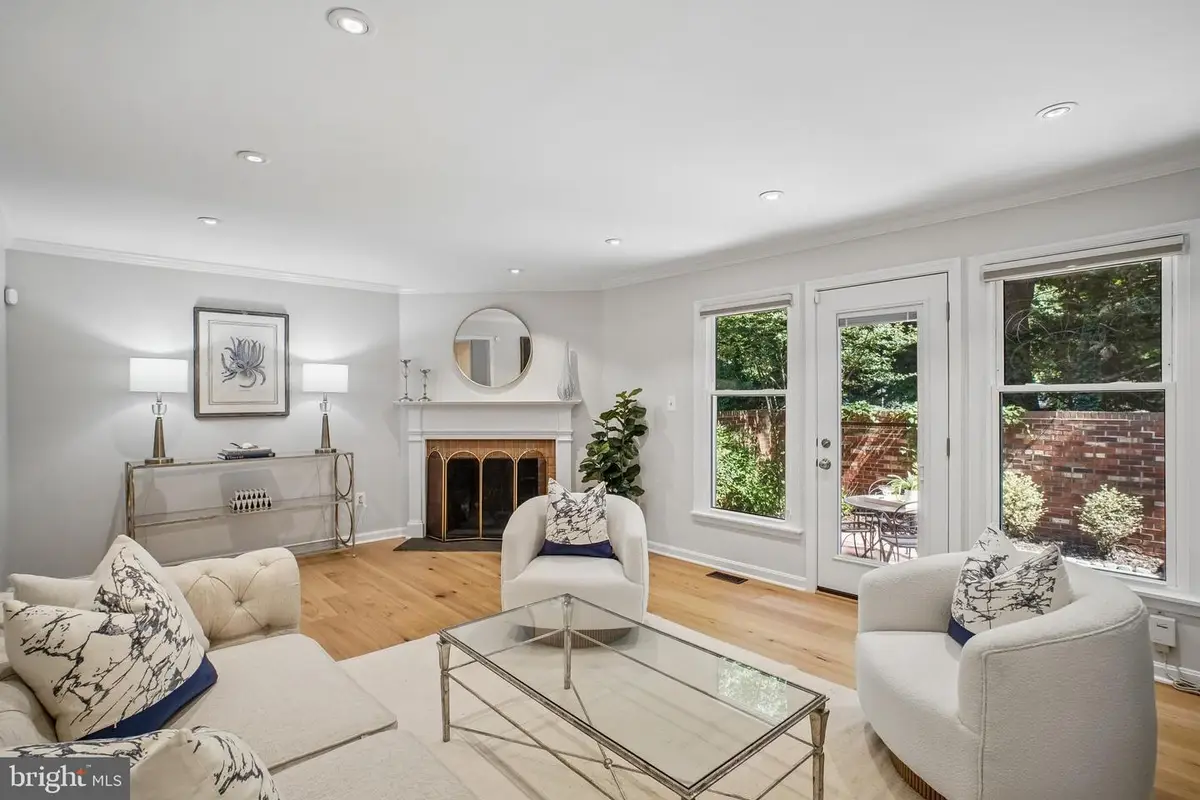 7337 Lewinsville Park Ct, McLean, VA 22101 - #1
