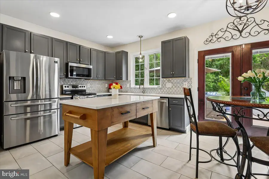 6859 Colonel Taylor Ln, Centreville, VA 20121 - #3