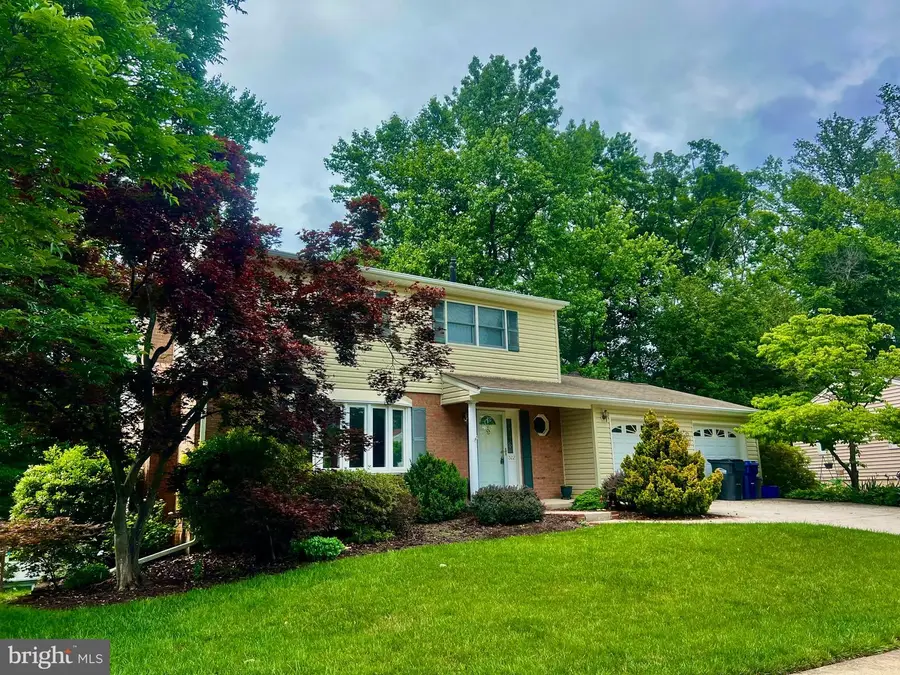 8522 Fairburn Dr, Springfield, VA 22152 - #2