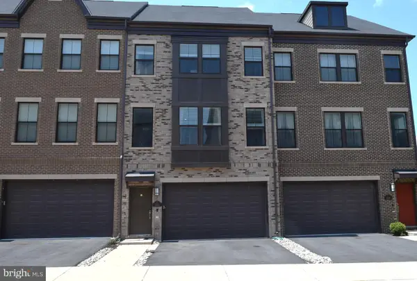 3072 Alan Shepard St, HERNDON, VA 20171