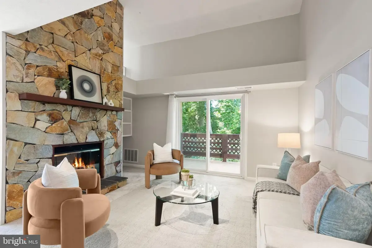 10158 Oakton Terrace Rd, Oakton, VA 22124 - #1