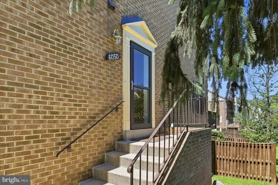 6050 Heatherwood Dr, Alexandria, VA 22310 - #2