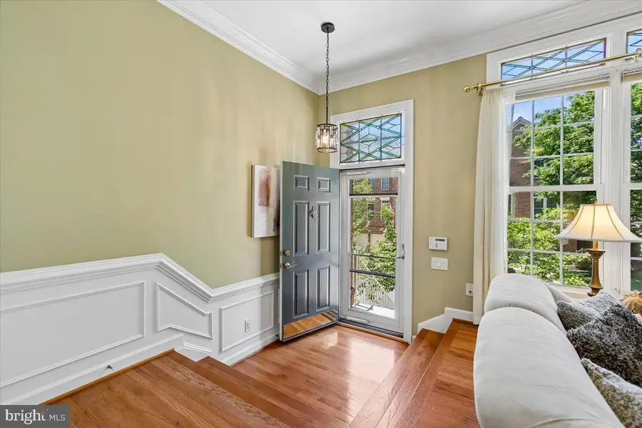 9574 Lagersfield Cir, Vienna, VA 22181 - #2