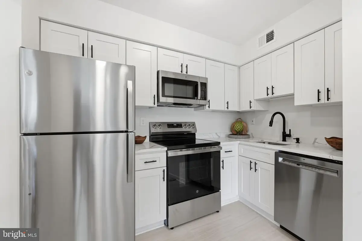 5800 Royal Ridge Dr, Springfield, VA 22152 - #1