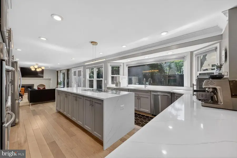 13464 Point Pleasant Dr, Chantilly, VA 20151 - #2