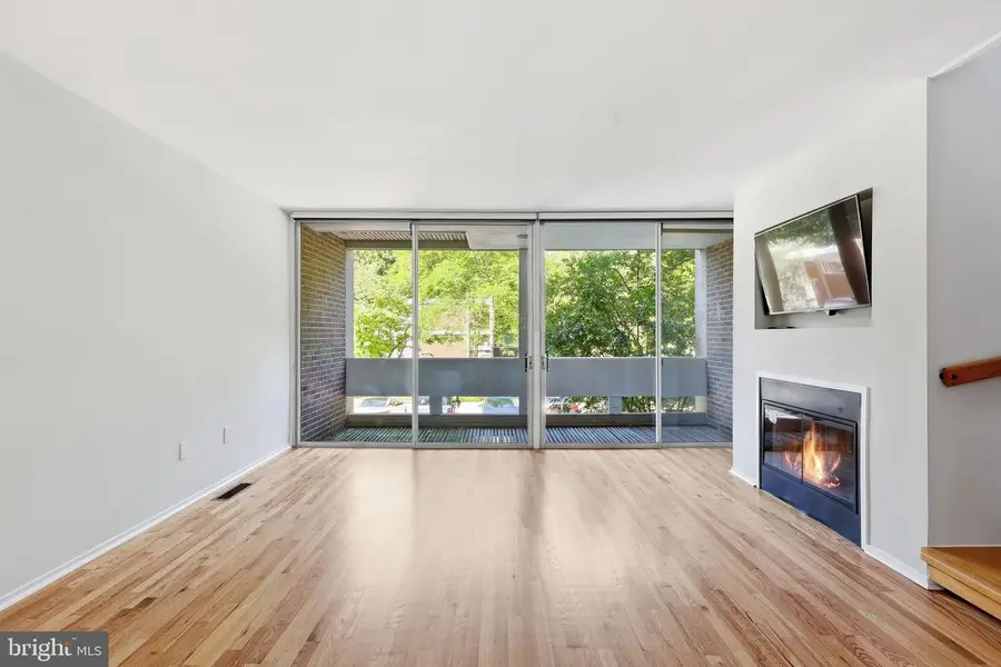 11510 Maple Ridge Rd, Reston, VA 20190 - #2
