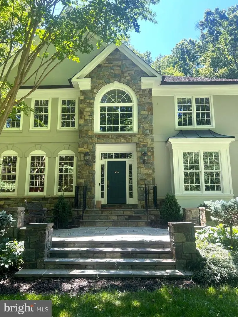 7211 Twelve Oaks Dr, Fairfax Station, VA 22039 - #2