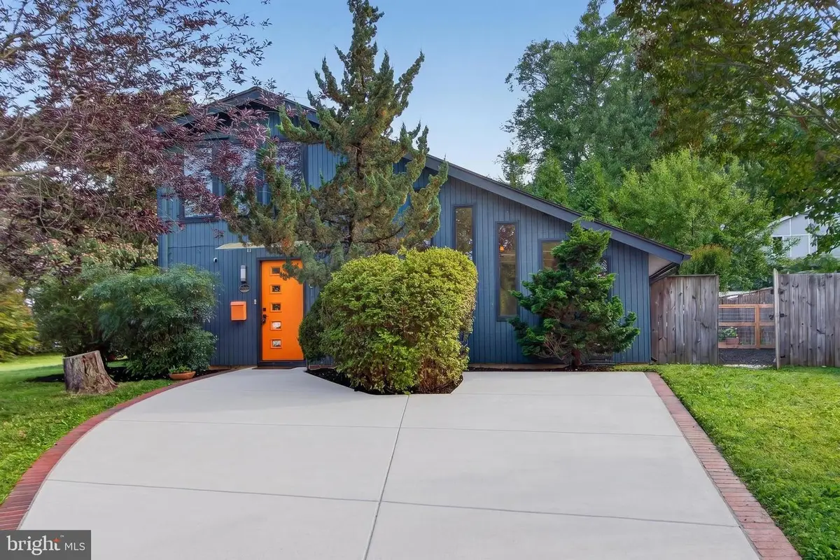 7901 Sycamore Dr, Falls Church, VA 22042 - #1