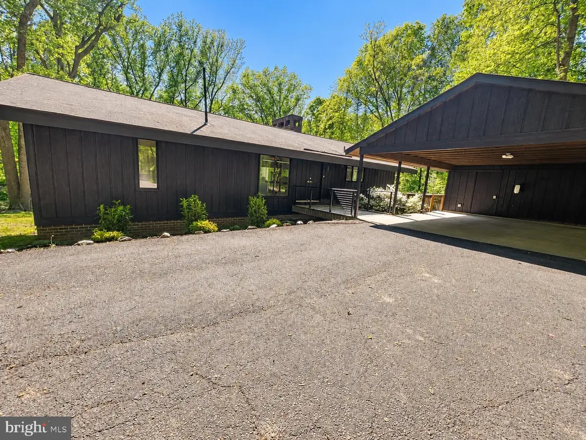 10236 Lawyers Rd, Vienna, VA 22181 - #1