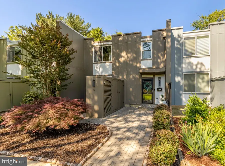 11170 Forest Edge Dr, Reston, VA 20190 - #2