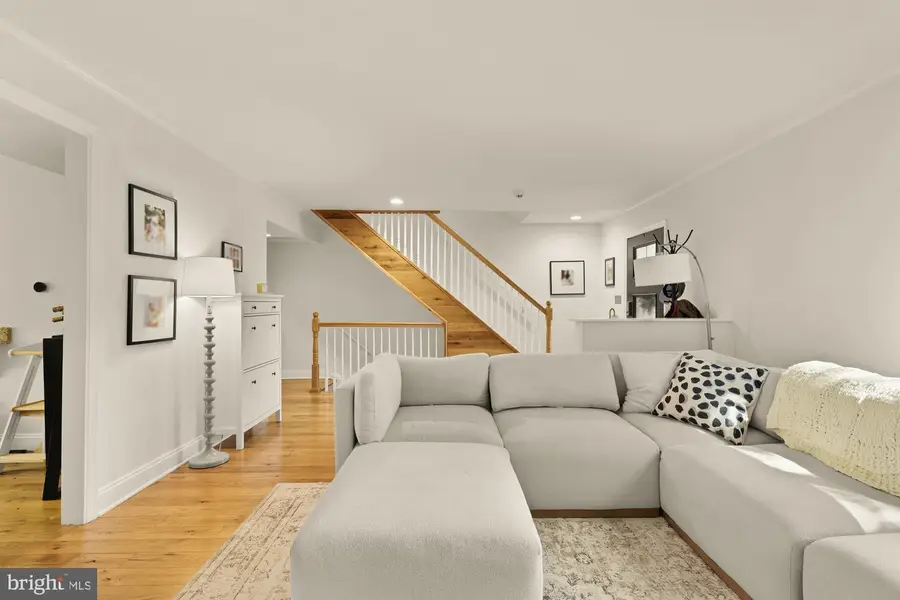 11170 Forest Edge Dr, Reston, VA 20190 - #3
