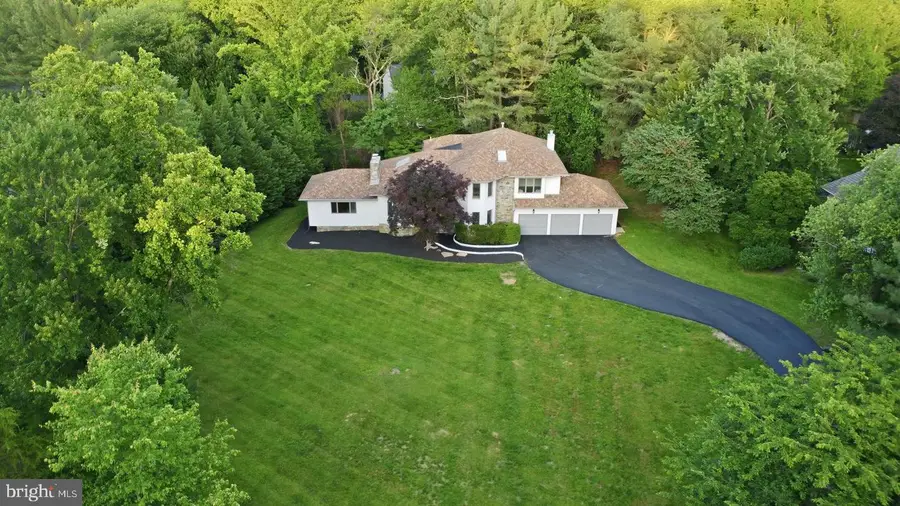 905 Falls Bridge Ln, Great Falls, VA 22066 - #2